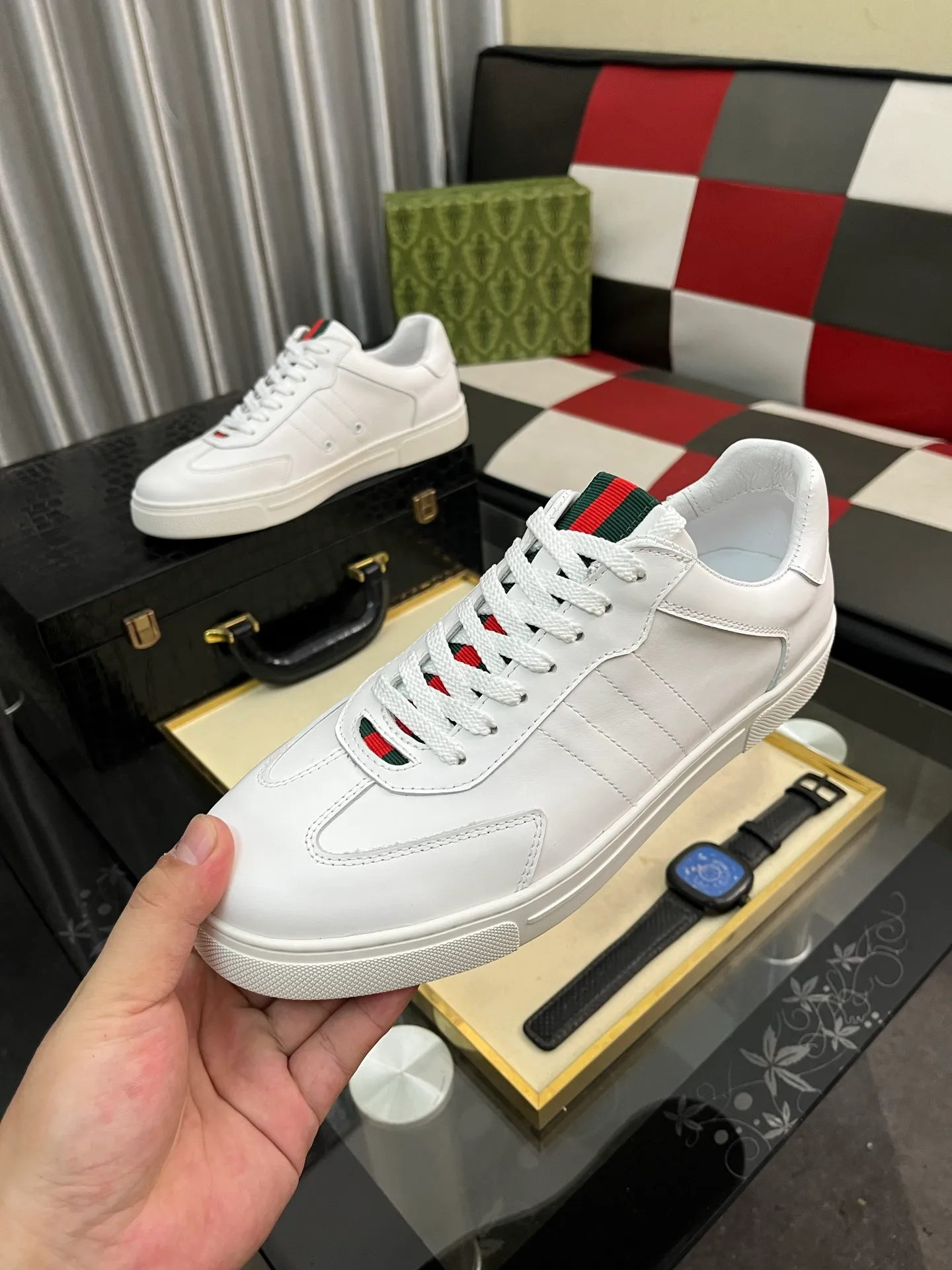 Men's shoes 💰400⌚️⌚️Gucci •Gucci original quality.~ Unique modern style sneakers. 🏃A must-have casual shoe for trendy men😍😍 Original brand imported from Italy, imported original leather, sheep lining (refuses to discolor and grind feet) Sole: Original sole provided by the original factory, French lazy style design ⚠️Fit to the feet, original quality, super comfortable original sole. Just like shooting the real thing🎬The real thing is better, code number: 38-442️⃣colors available